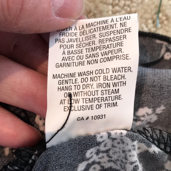 Flattering black and white flowy dress with double flap v neck collar. - Picture 10 of 15